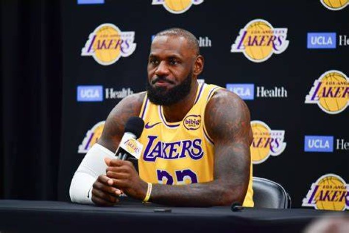A Glace At LeBron James Business Genius