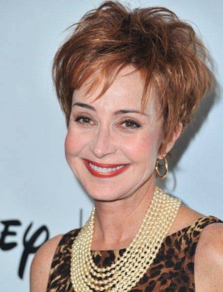 Annie Potts Net Worth 2024-1