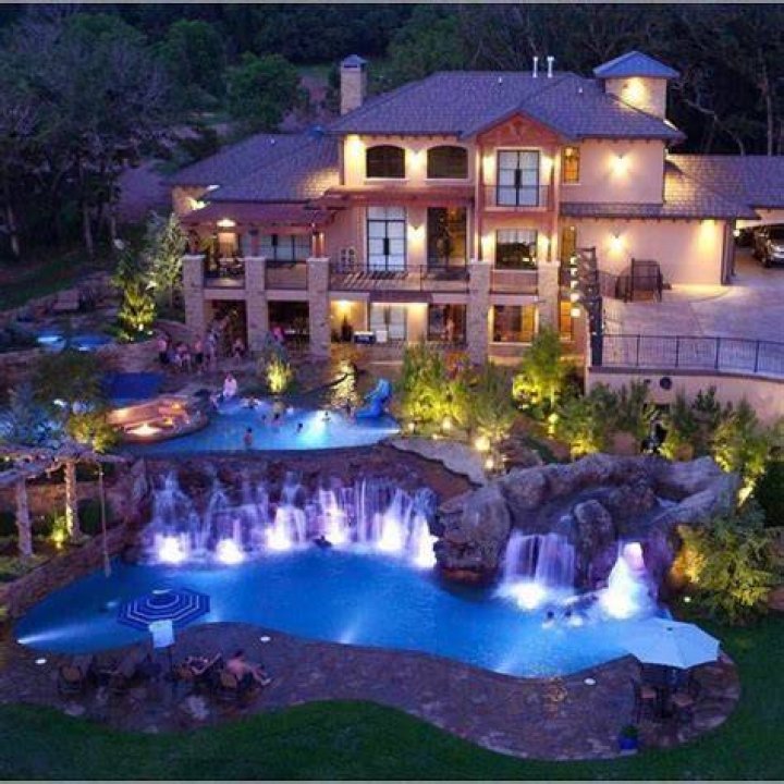 Mansion and swimming pool